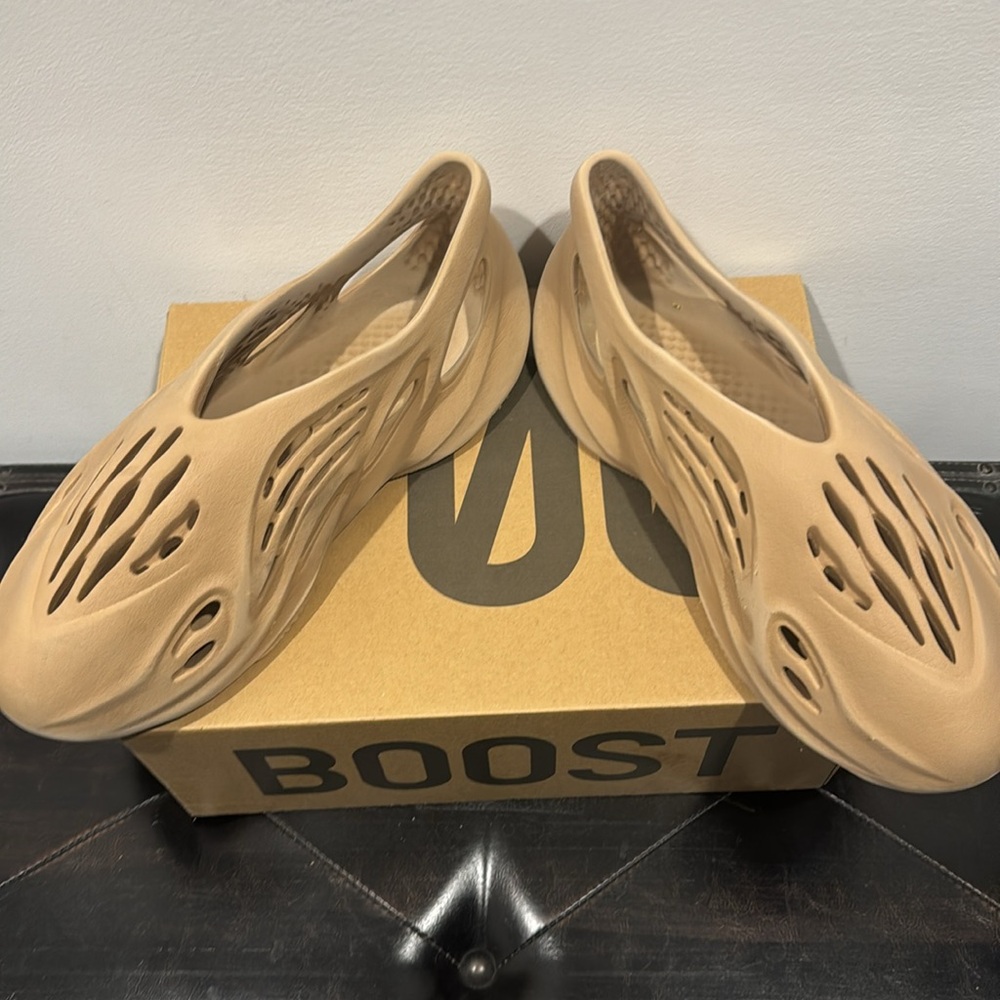 Yeezy Foam RNNR - Picture 5 of 5